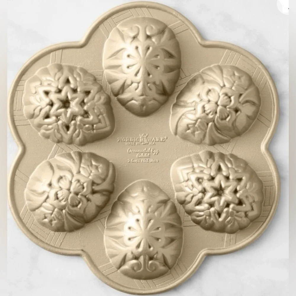 Williams Sonoma Nordic Ware Nonstick Cast Aluminum Easter Egg Cakelet NWT